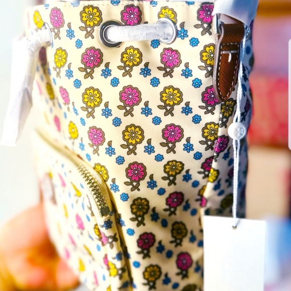 🎀NWT Tory Burch Virginia Printed Mini Bucket Bag.Color: Ivory Floral Daisy💖 - Picture 2 of 9